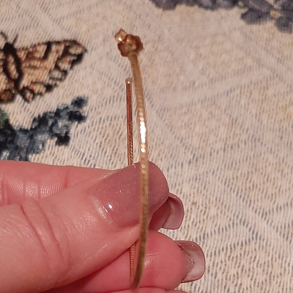 14k gold single medium-size hoop earring